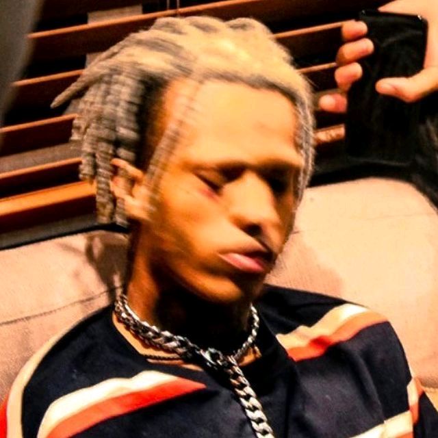 𖣂